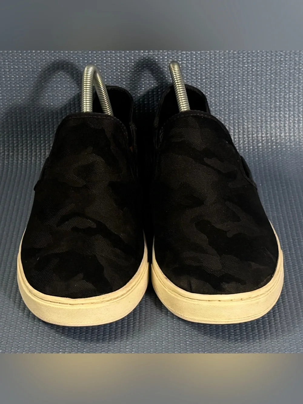 OluKai Pehuea Pai Women’s Black Camo Slip On Shoes Size 9.5